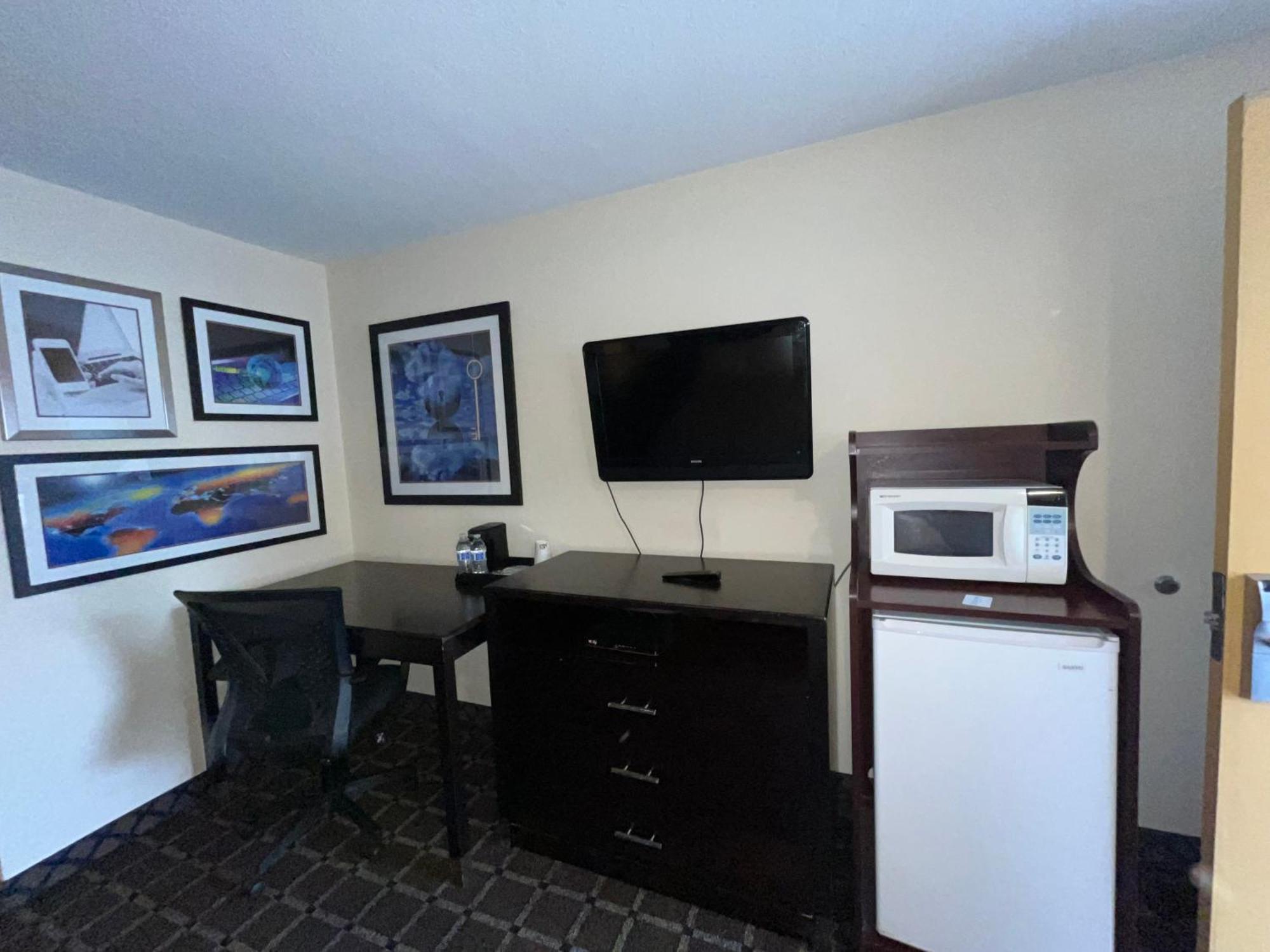 Oregon Trail And Hotel Lakeview
