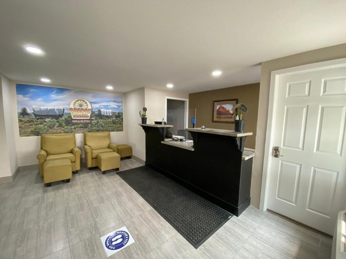 Oregon Trail Inn&suites Hotel
