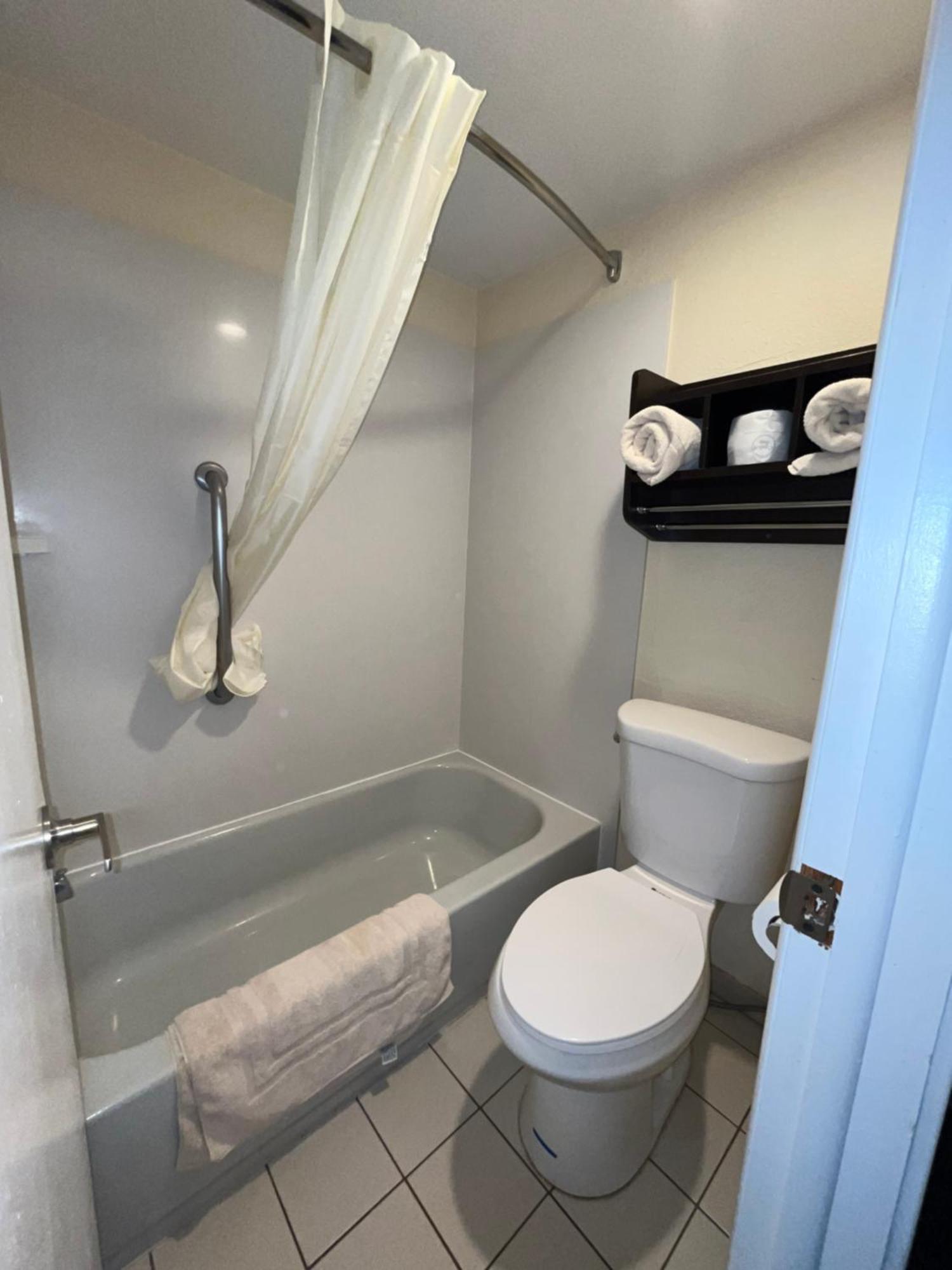 Oregon Trail Inn&suites Hotel 5*