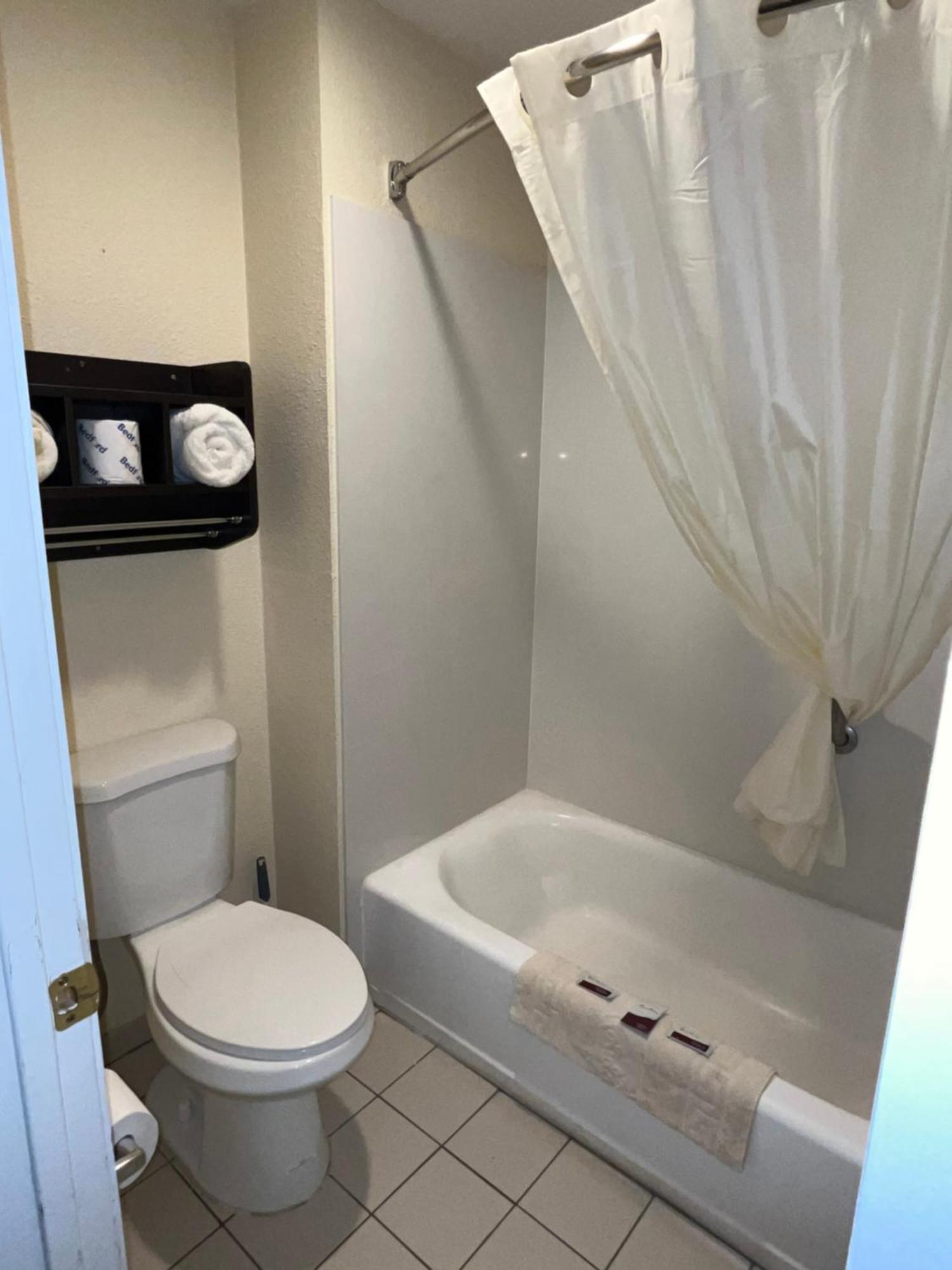 Oregon Trail Inn&suites Hotel
