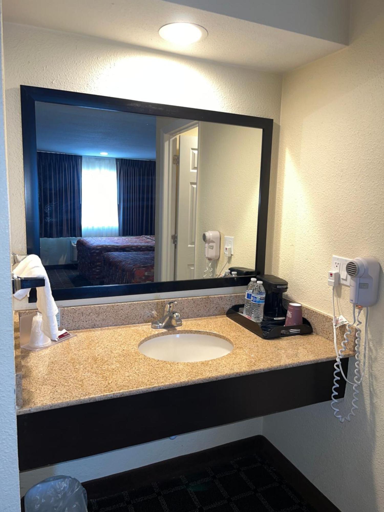 Oregon Trail Inn&suites 5*
